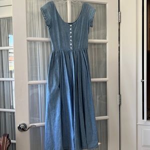Chambray scoop neck, short sleeve midi dress